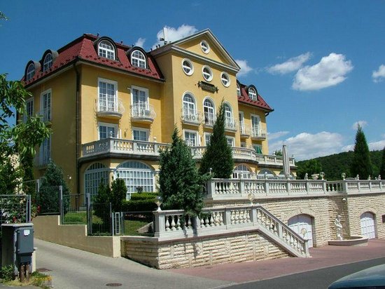 Hotel Budapest felett
